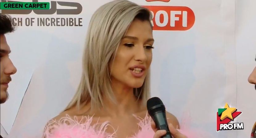 bandicam 2017-10-03 17-21-12-782 - 01 Alina green carpet