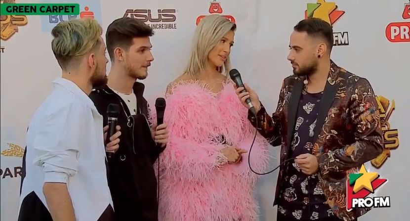 bandicam 2017-10-03 17-21-14-513 - 01 Alina green carpet