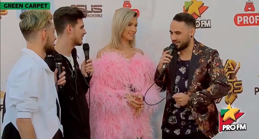 bandicam 2017-10-03 17-21-23-473 - 01 Alina green carpet