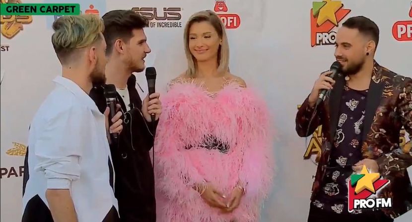 bandicam 2017-10-03 17-21-24-353 - 01 Alina green carpet