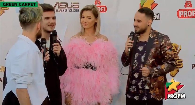 bandicam 2017-10-03 17-21-25-322 - 01 Alina green carpet