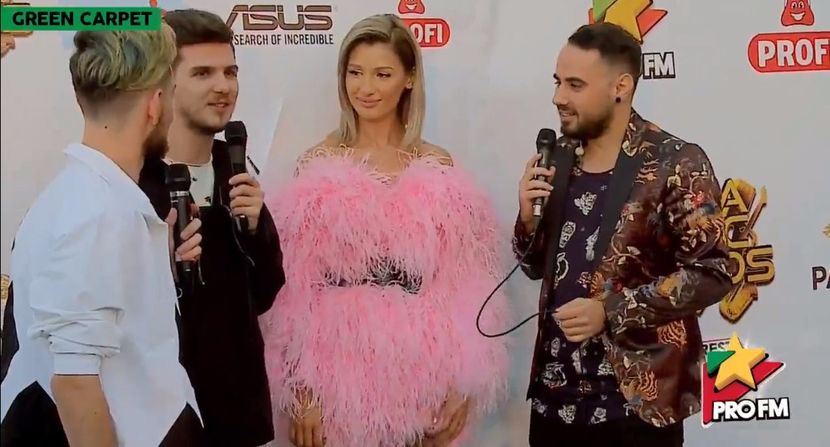 bandicam 2017-10-03 17-21-25-963 - 01 Alina green carpet