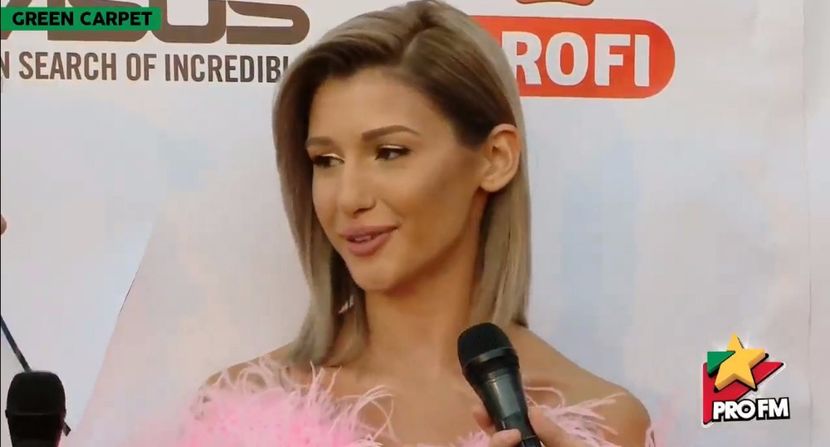 bandicam 2017-10-03 17-21-34-405 - 01 Alina green carpet