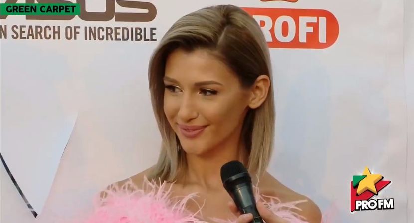 bandicam 2017-10-03 17-21-35-316 - 01 Alina green carpet