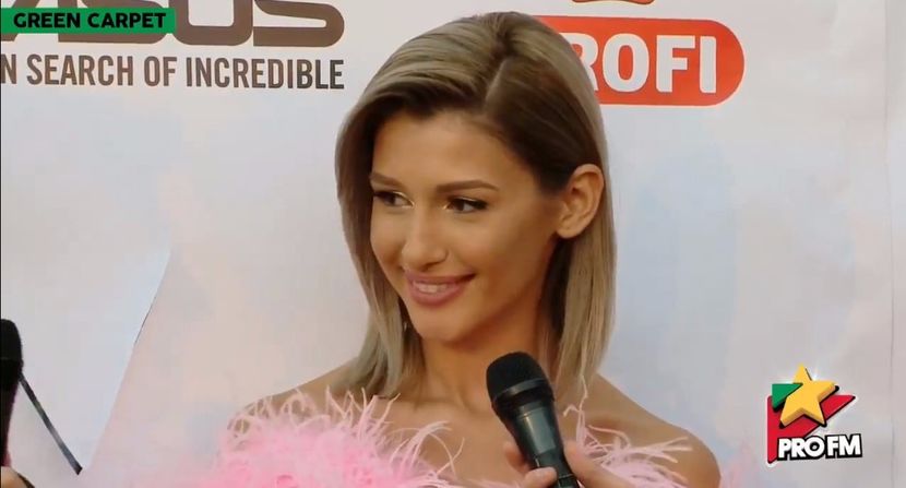 bandicam 2017-10-03 17-21-35-991 - 01 Alina green carpet