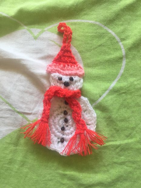  - Haine și jucării lucrate manual