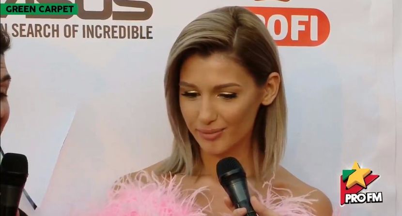 bandicam 2017-10-03 17-21-36-435 - 01 Alina green carpet