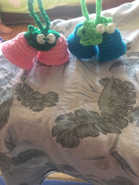  - Haine și jucării lucrate manual