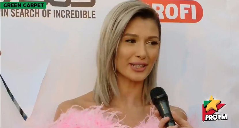 bandicam 2017-10-03 17-21-50-463 - 01 Alina green carpet