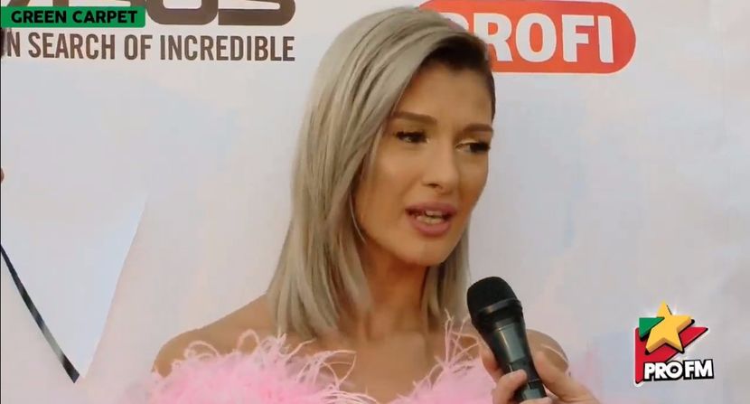 bandicam 2017-10-03 17-21-50-846 - 01 Alina green carpet