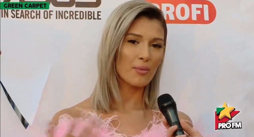 bandicam 2017-10-03 17-21-51-170 - 01 Alina green carpet