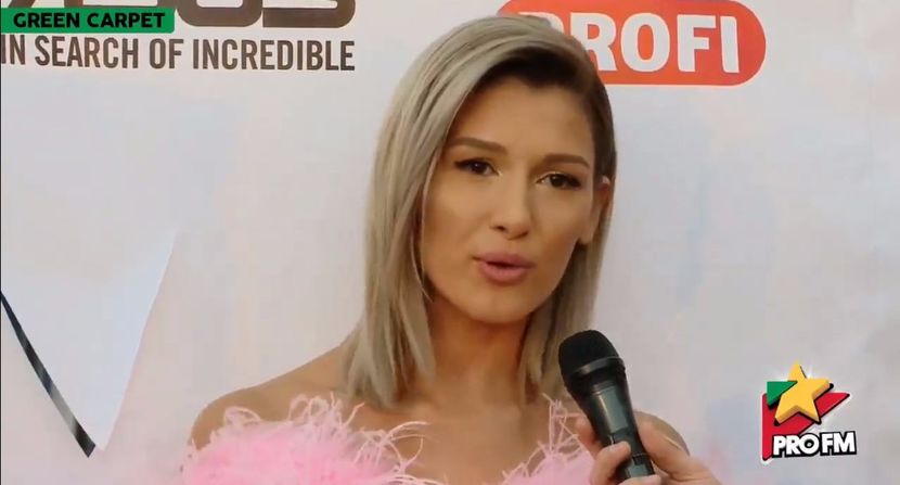 bandicam 2017-10-03 17-21-51-421 - 01 Alina green carpet