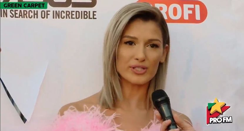 bandicam 2017-10-03 17-21-51-621 - 01 Alina green carpet