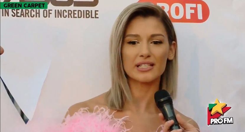 bandicam 2017-10-03 17-21-52-038 - 01 Alina green carpet