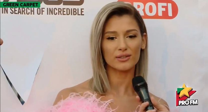 bandicam 2017-10-03 17-21-52-248 - 01 Alina green carpet