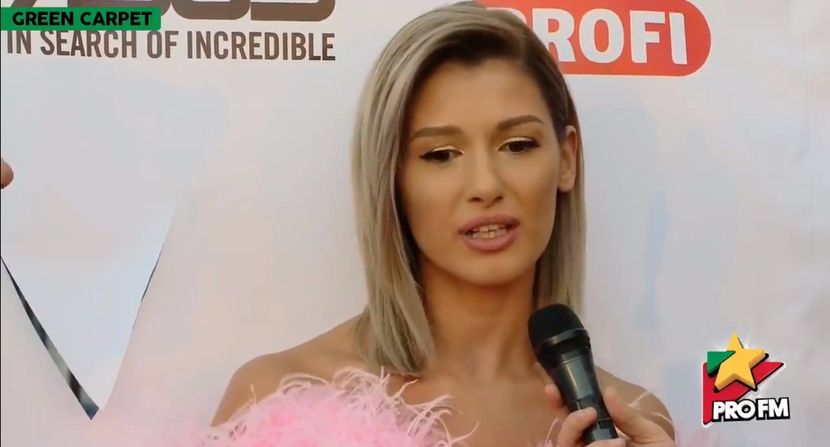 bandicam 2017-10-03 17-21-52-485 - 01 Alina green carpet