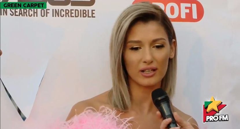 bandicam 2017-10-03 17-21-53-052 - 01 Alina green carpet