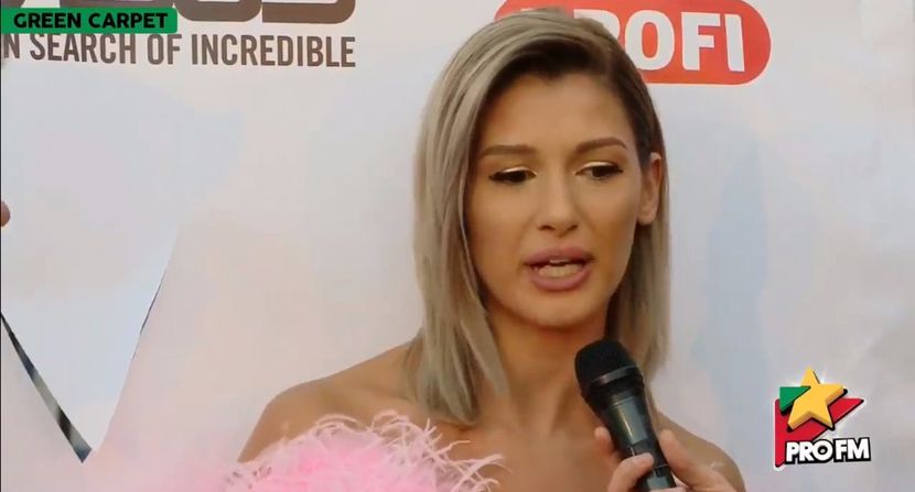 bandicam 2017-10-03 17-21-53-269 - 01 Alina green carpet