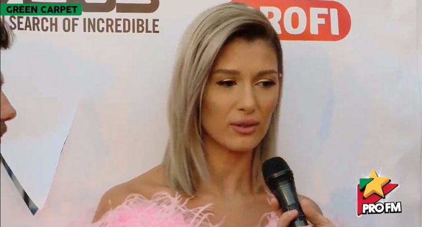 bandicam 2017-10-03 17-21-53-499 - 01 Alina green carpet