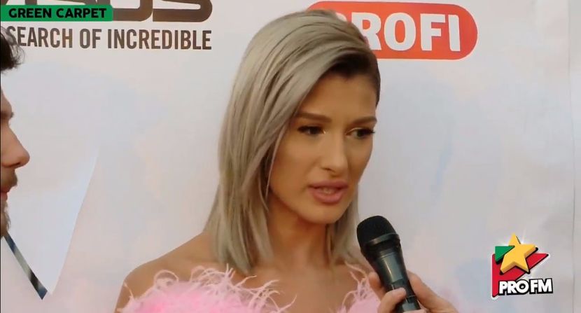 bandicam 2017-10-03 17-21-53-740 - 01 Alina green carpet