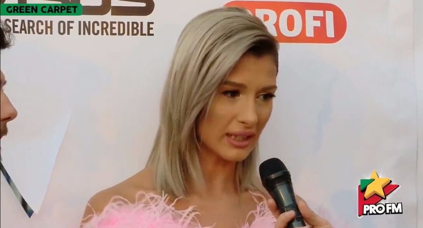 bandicam 2017-10-03 17-21-53-917 - 01 Alina green carpet