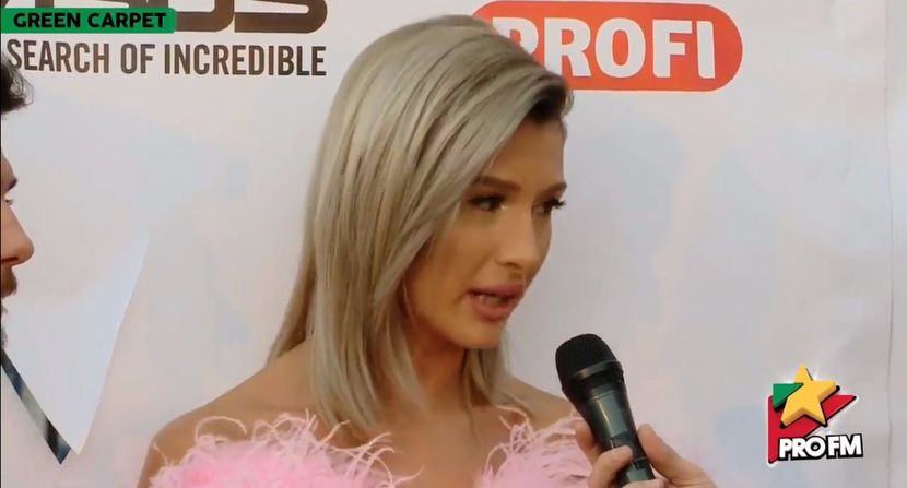 bandicam 2017-10-03 17-21-54-740 - 01 Alina green carpet