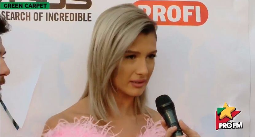 bandicam 2017-10-03 17-21-54-980 - 01 Alina green carpet