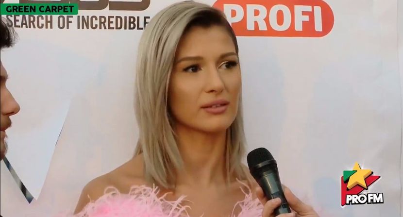 bandicam 2017-10-03 17-21-55-429 - 01 Alina green carpet