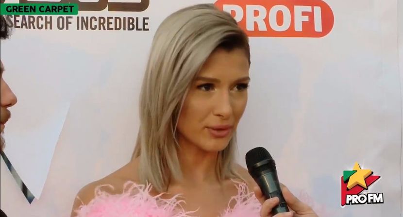 bandicam 2017-10-03 17-21-56-194 - 01 Alina green carpet