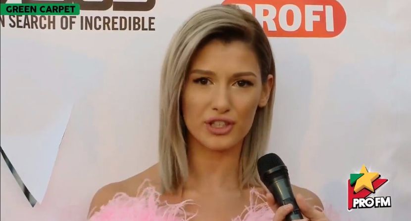 bandicam 2017-10-03 17-21-58-275 - 01 Alina green carpet