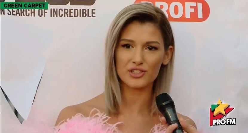 bandicam 2017-10-03 17-21-58-546 - 01 Alina green carpet