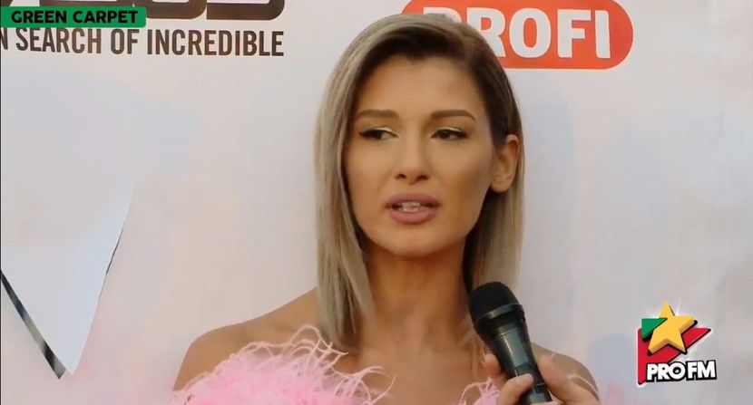 bandicam 2017-10-03 17-21-59-393 - 01 Alina green carpet