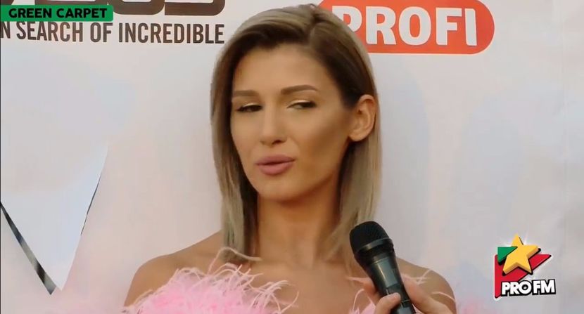 bandicam 2017-10-03 17-22-00-779 - 01 Alina green carpet