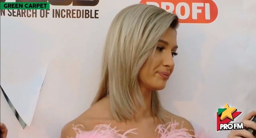 bandicam 2017-10-03 17-22-05-310 - 01 Alina green carpet