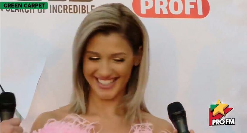 bandicam 2017-10-03 17-22-17-808 - 01 Alina green carpet