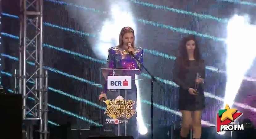 bandicam 2017-10-03 21-54-12-002 - 01 Alina scena concert