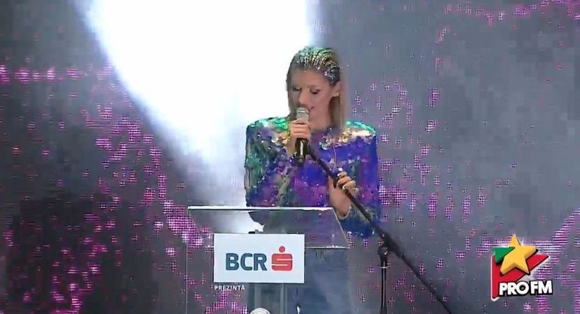 bandicam 2017-10-03 21-54-22-313 - 01 Alina scena concert