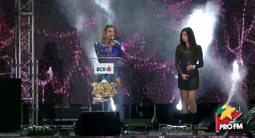 bandicam 2017-10-03 21-54-32-510 - 01 Alina scena concert