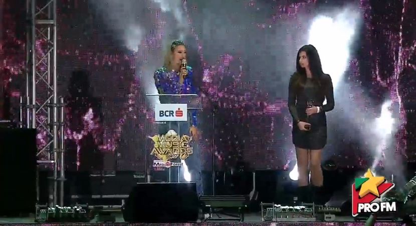 bandicam 2017-10-03 21-54-32-714 - 01 Alina scena concert