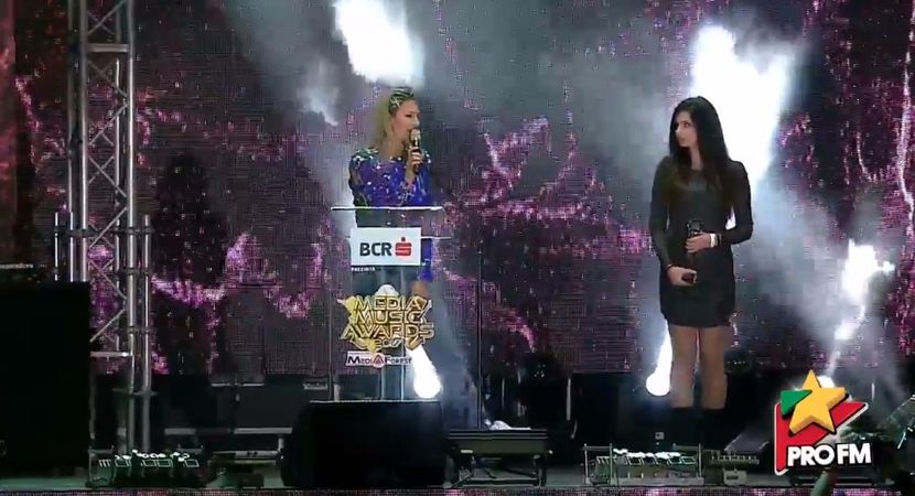 bandicam 2017-10-03 21-54-33-267 - 01 Alina scena concert