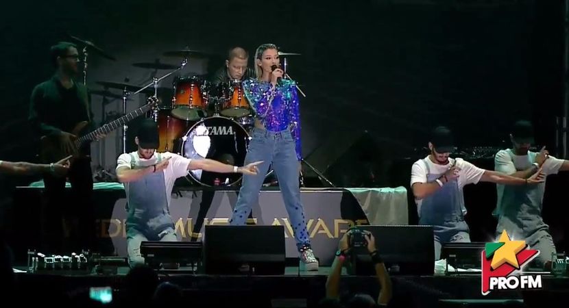 bandicam 2017-10-03 21-55-49-438 - 01 Alina scena concert