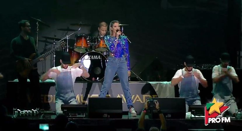 bandicam 2017-10-03 21-55-49-943 - 01 Alina scena concert