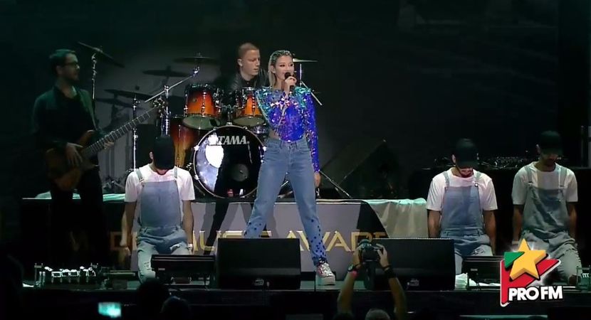 bandicam 2017-10-03 21-55-50-484 - 01 Alina scena concert