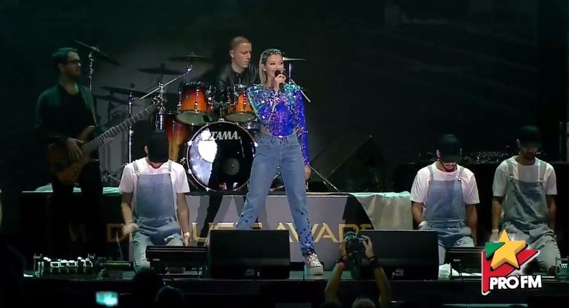 bandicam 2017-10-03 21-55-50-622 - 01 Alina scena concert