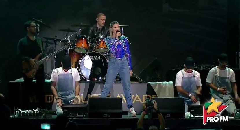 bandicam 2017-10-03 21-55-50-807 - 01 Alina scena concert