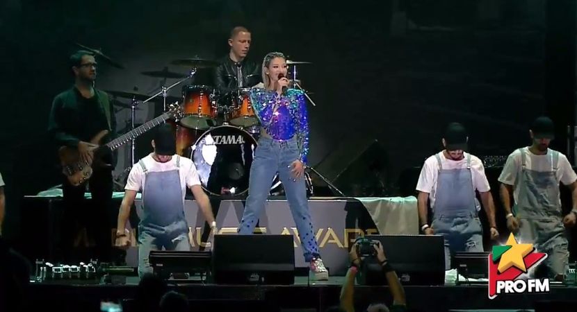 bandicam 2017-10-03 21-55-51-519 - 01 Alina scena concert