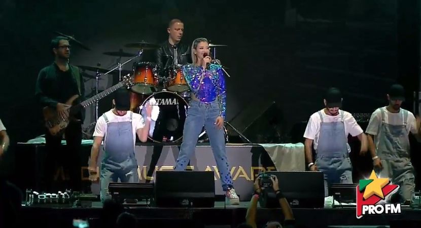 bandicam 2017-10-03 21-55-51-701 - 01 Alina scena concert