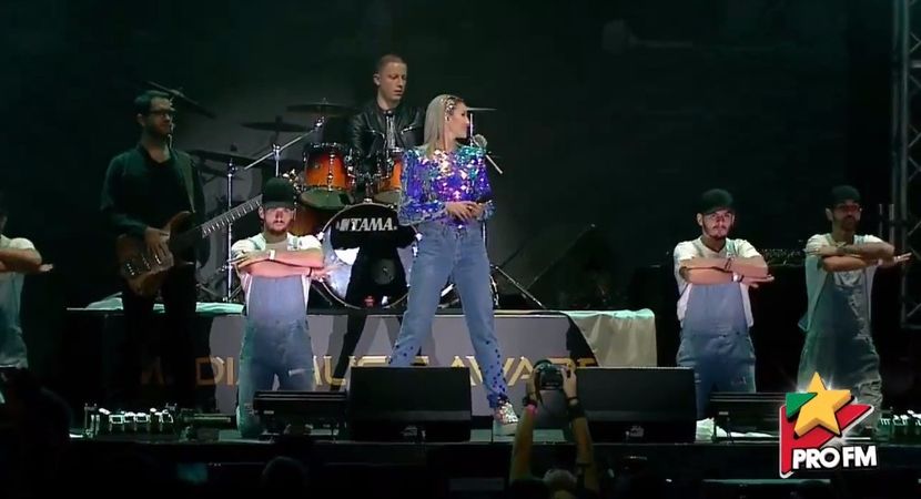 bandicam 2017-10-03 21-55-52-650 - 01 Alina scena concert
