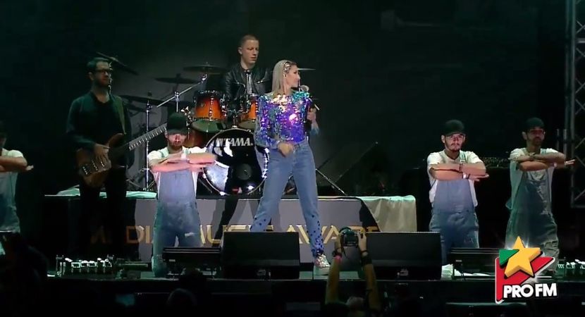 bandicam 2017-10-03 21-55-52-846 - 01 Alina scena concert
