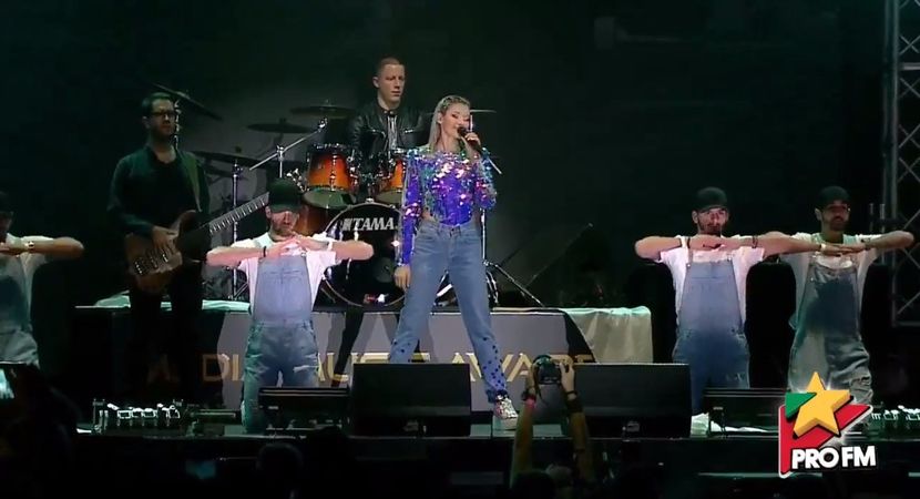 bandicam 2017-10-03 21-55-53-280 - 01 Alina scena concert